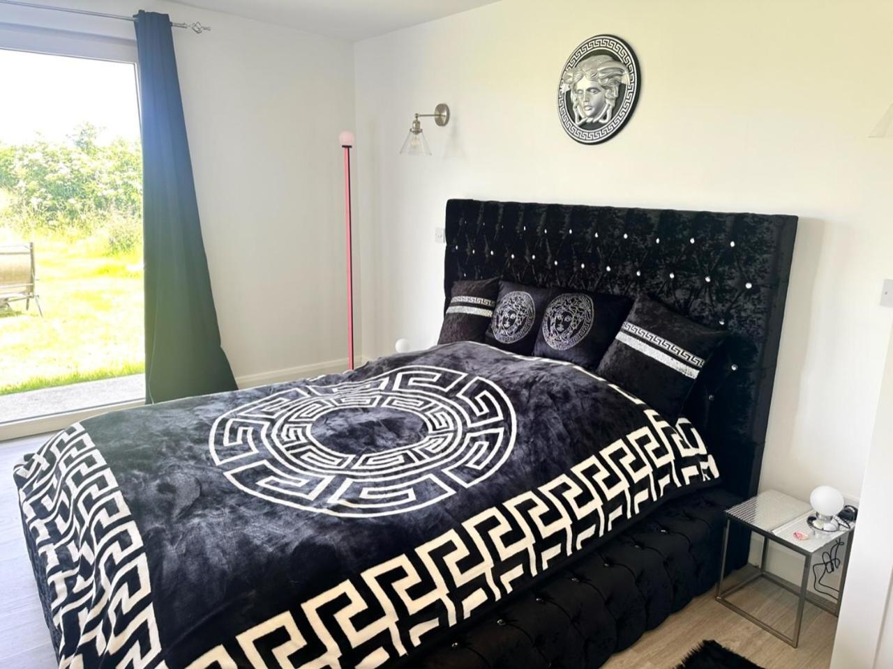 Kildare Luxury Suites Екстериор снимка