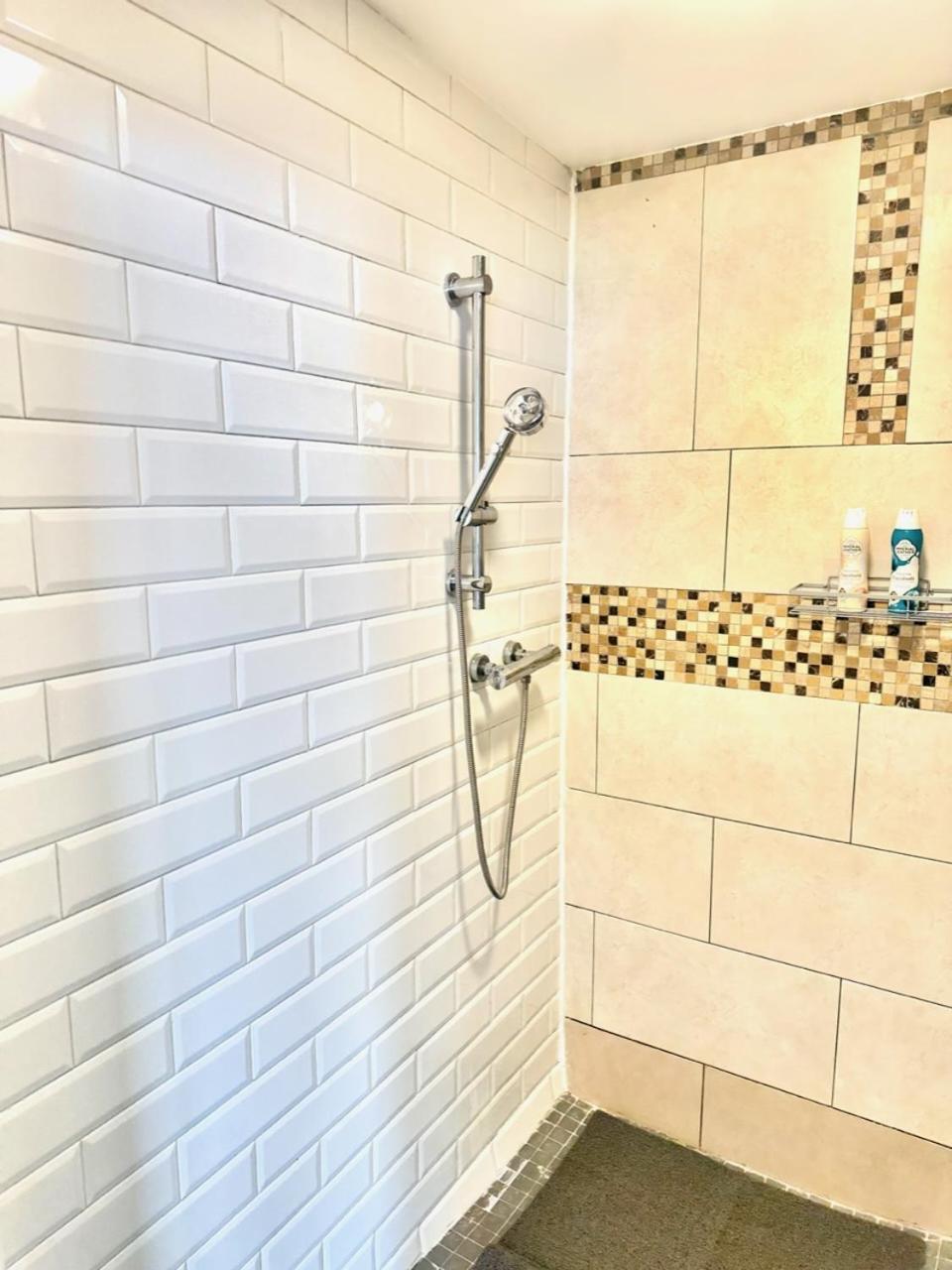 Kildare Luxury Suites Екстериор снимка