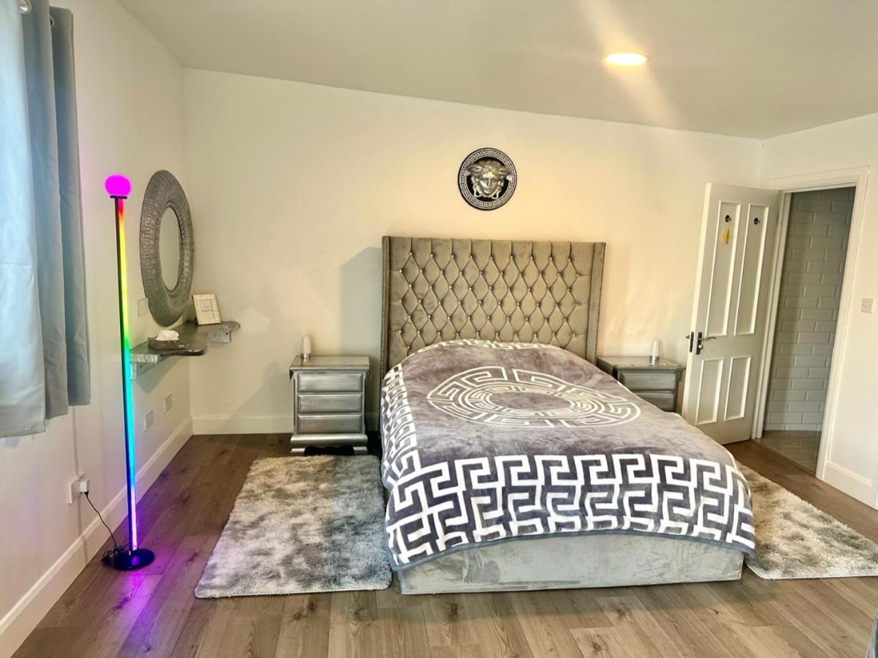 Kildare Luxury Suites Екстериор снимка