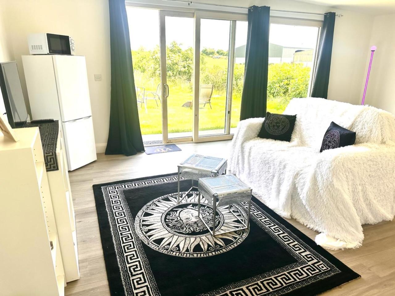Kildare Luxury Suites Екстериор снимка