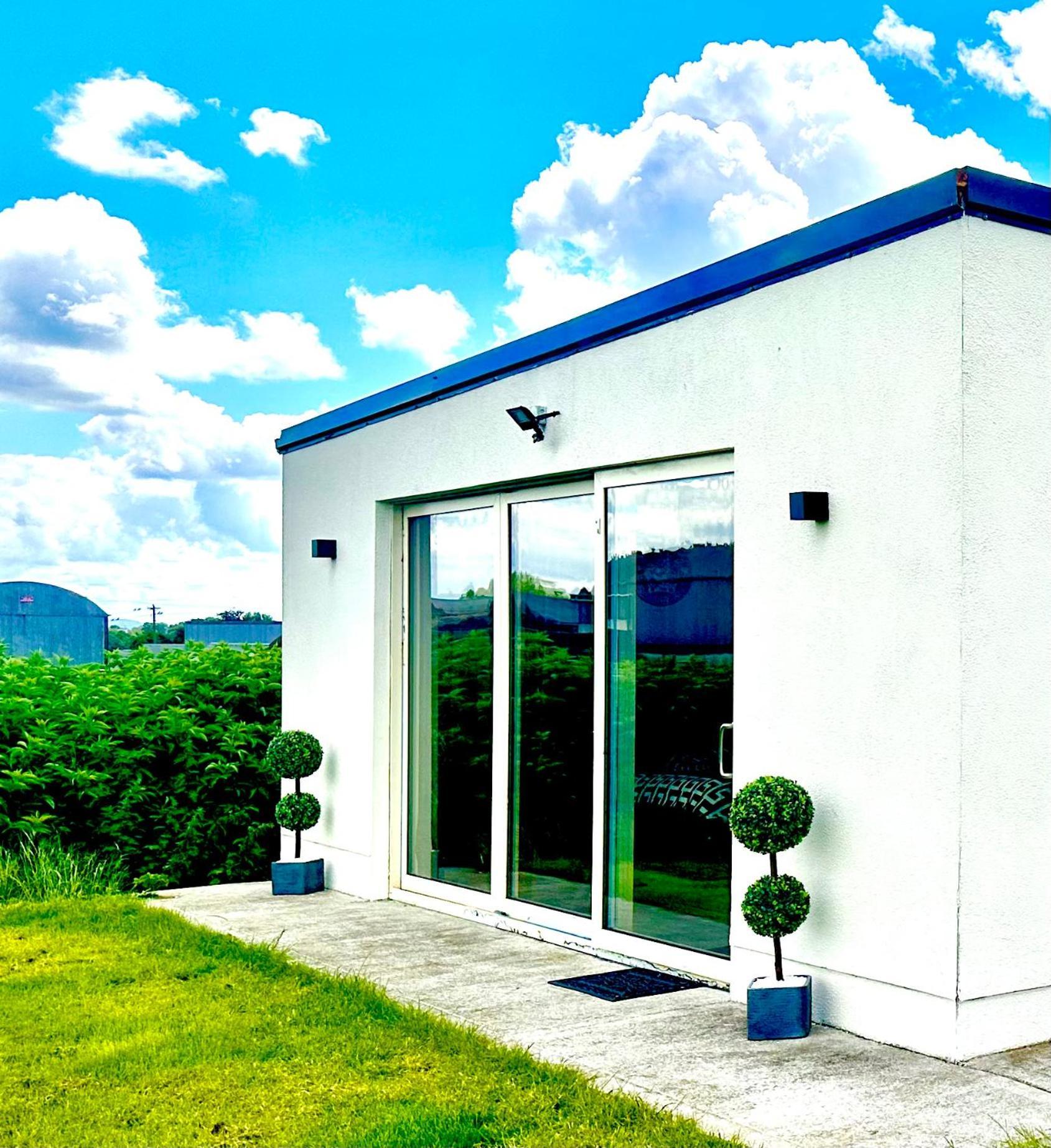 Kildare Luxury Suites Екстериор снимка